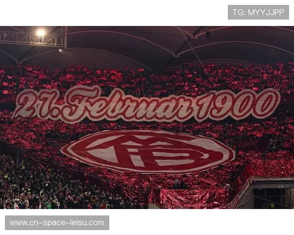 球迷看台致敬退役球星,德甲现场氛围热烈 球迷看台致敬退役球星,德甲现场氛围热烈